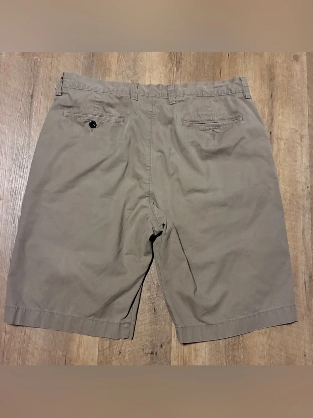 J. Crew Men's Flat-Front Chino Shorts in Tan/Gray